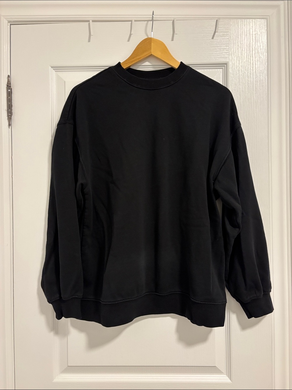 H&M Black Crewneck Sweater - Minimal Pullover